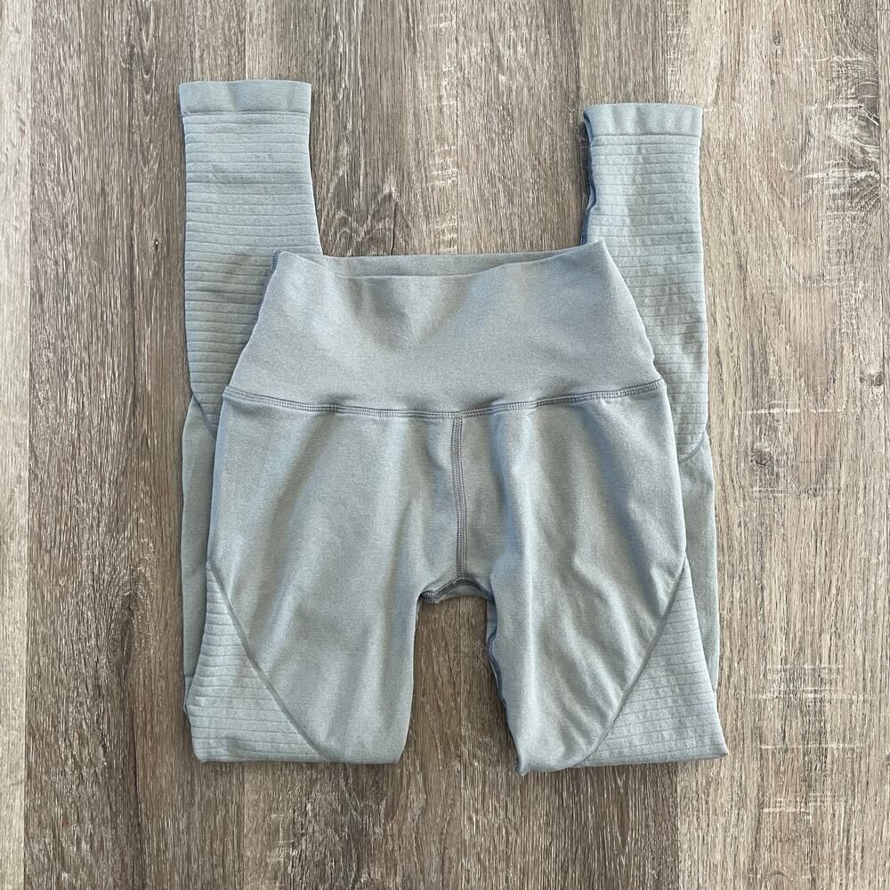 Alphalete Women's Green Gray Compression Crop Leggings - Size: Small - Picture 3 of 7